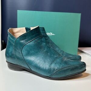 Mentha Green Leather Booties Size‎ 36 (6)